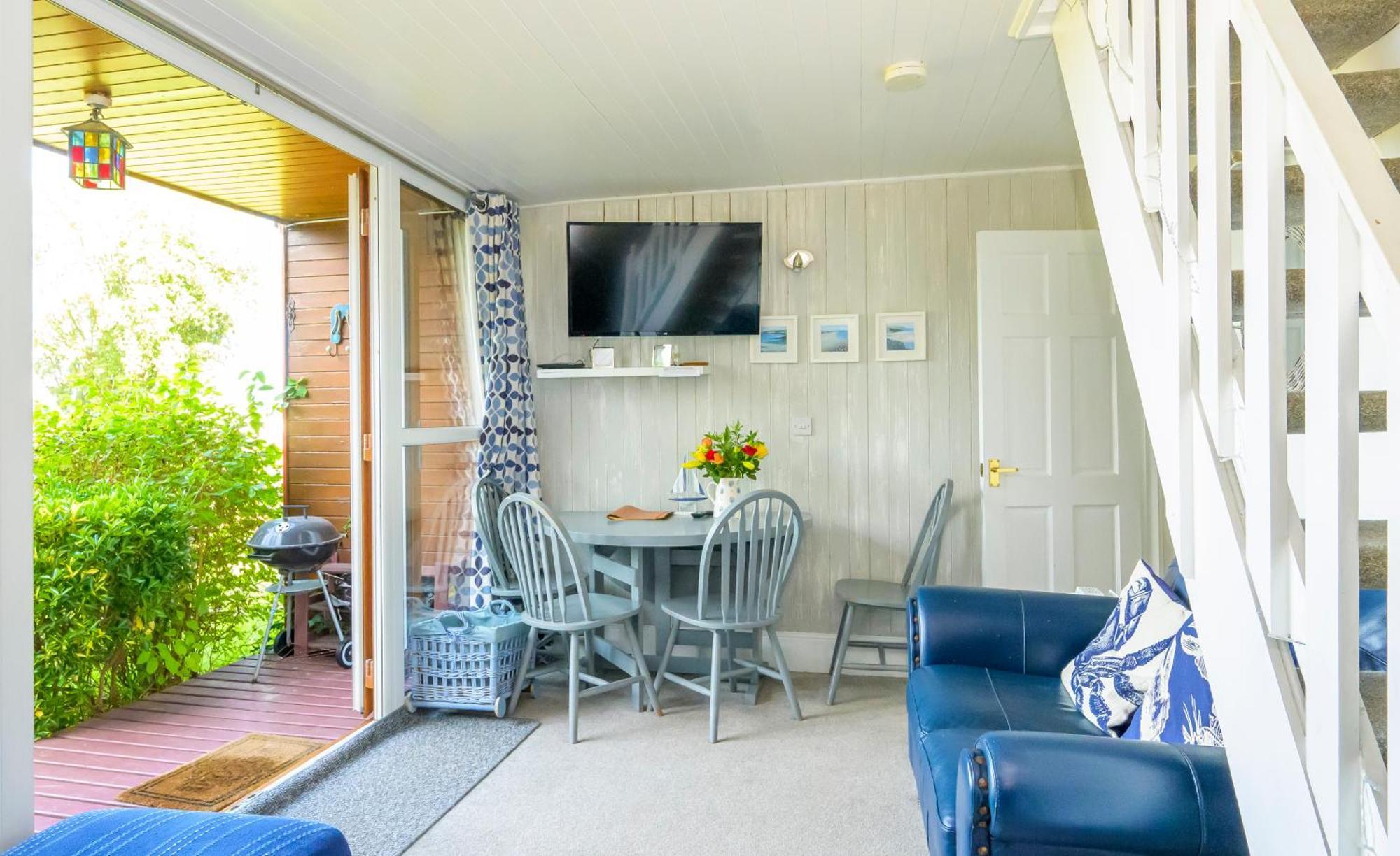 Escape To A Clifftop Chalet With Pool And Tennis Onsite - 38 Kingsdown Park Villa Exteriör bild